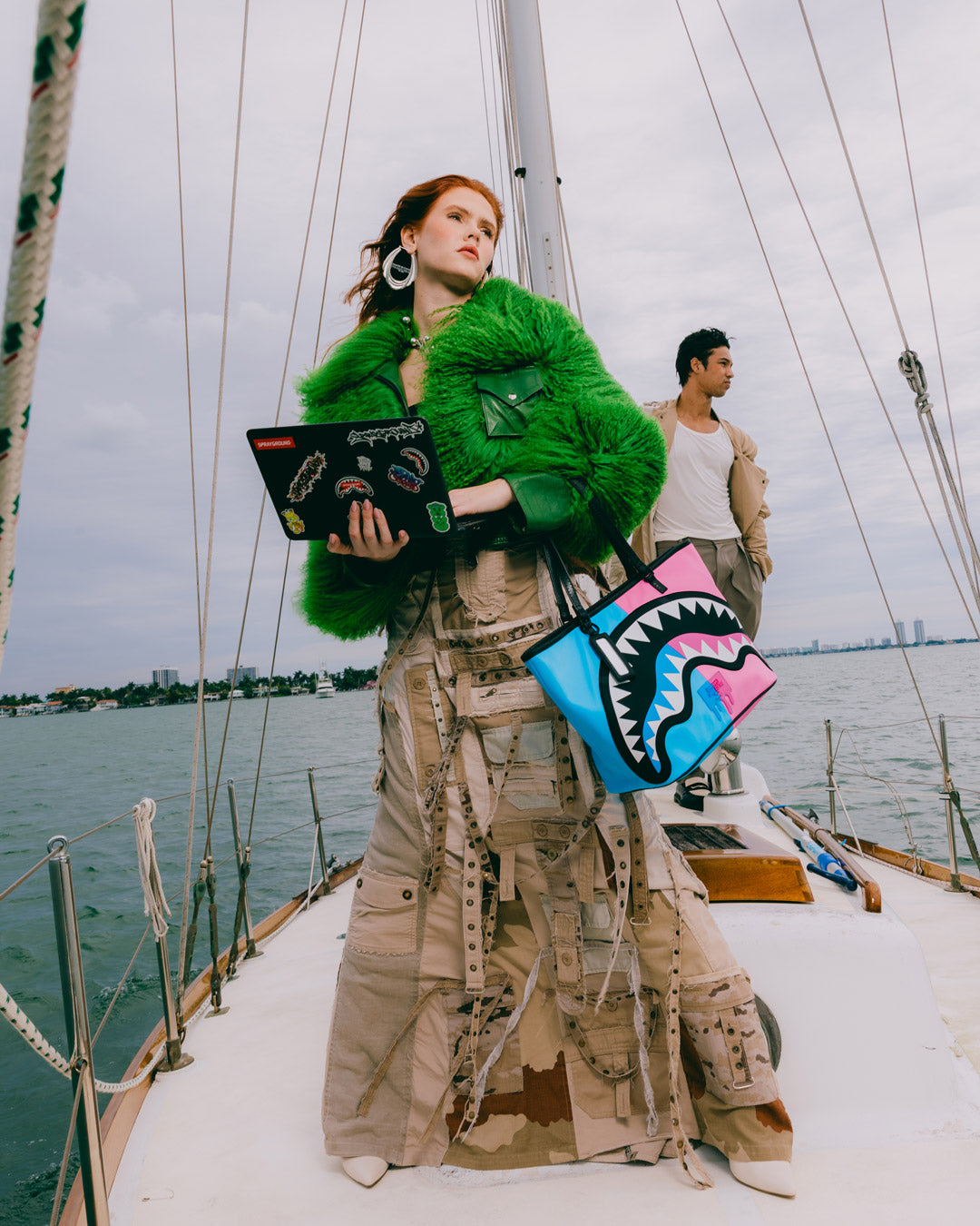 CANDY CLASH SHARK CENTRAL TOTE