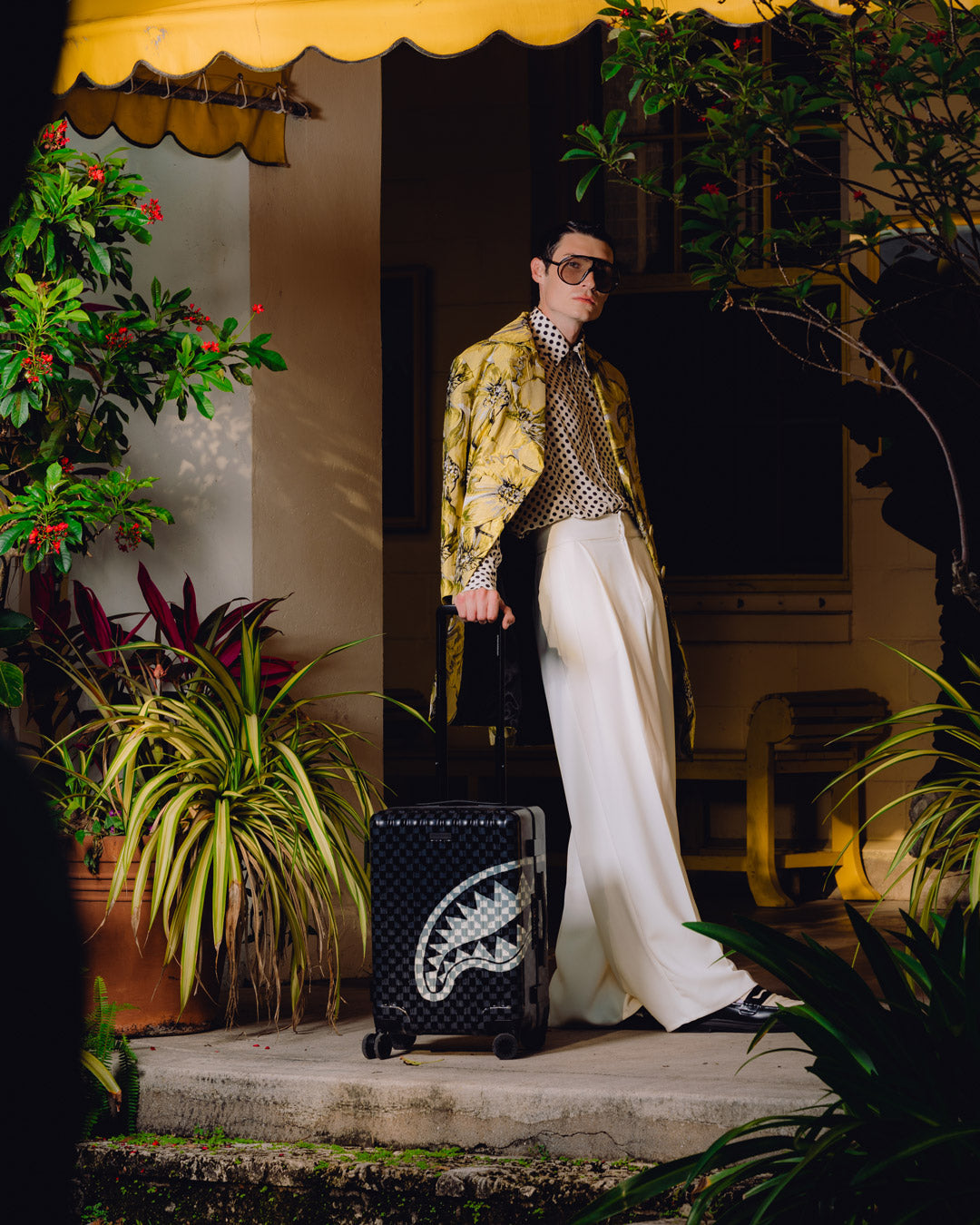 NOIR FANG CARRY-ON LUGGAGE
