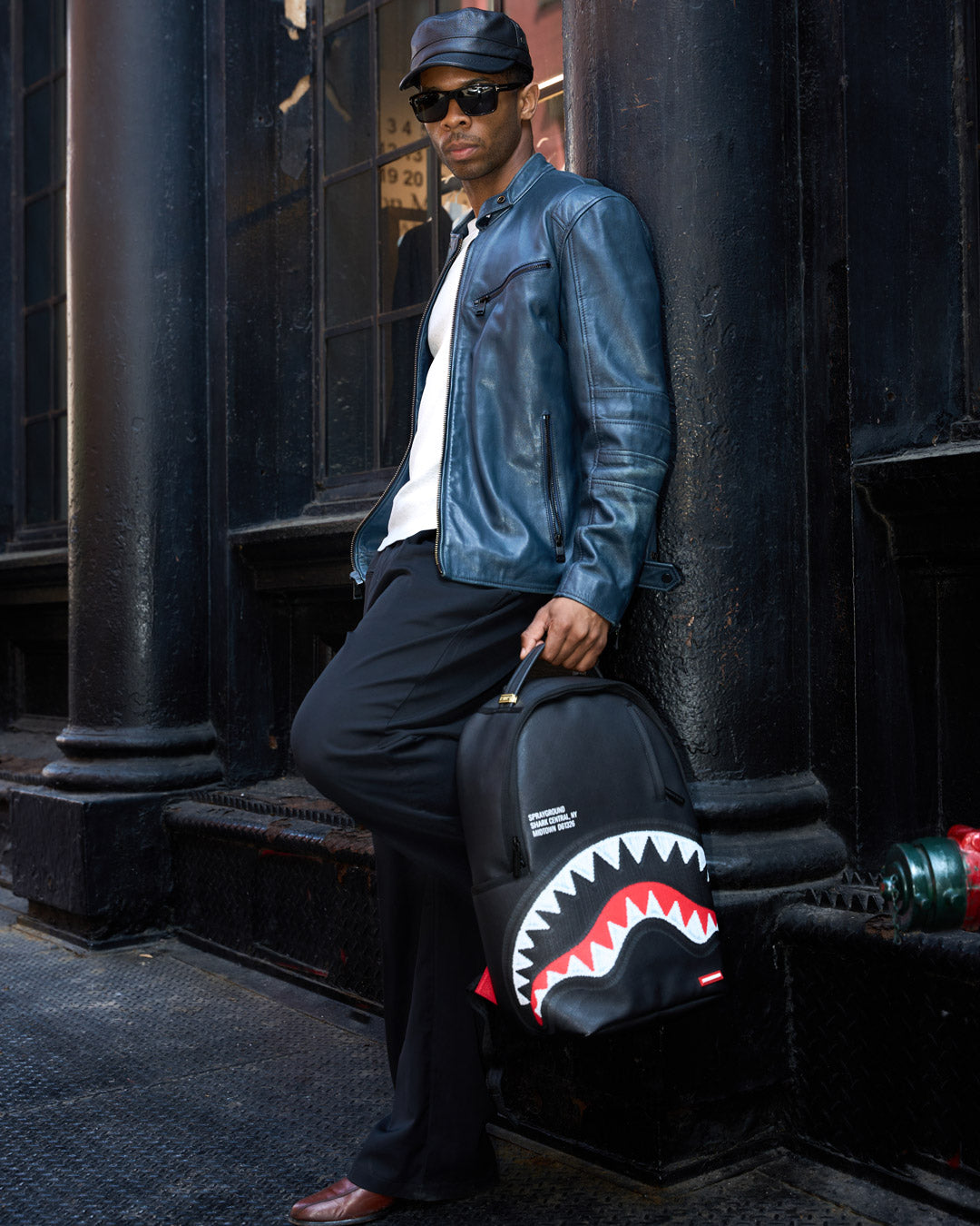 SHARK CENTRAL - THREAD COUNT BACKPACK